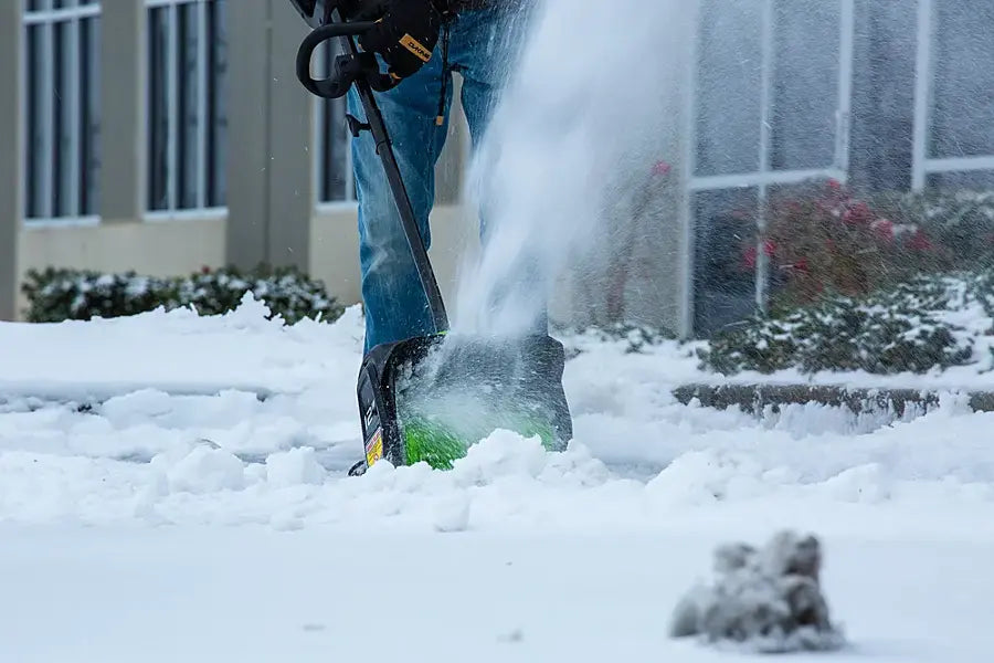 Greenworks - 80V 12” Cordless Brushless Snow Shovel with 2.0 Ah Battery and Rapid Charger - Black/Green